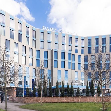 Park Grand Heathrow Hotel Hounslow Bagian luar foto