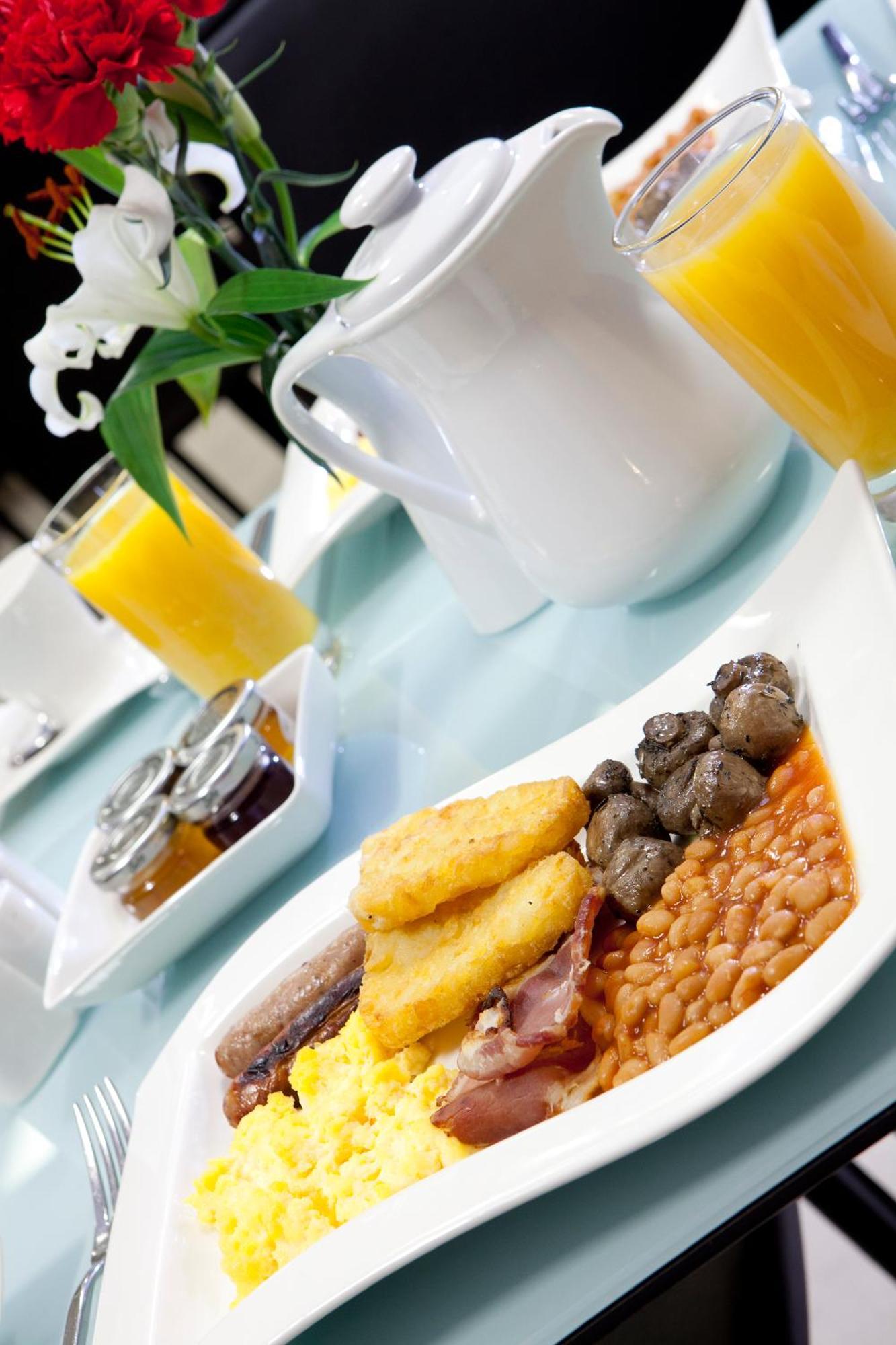 Park Grand Heathrow Hotel Hounslow Bagian luar foto