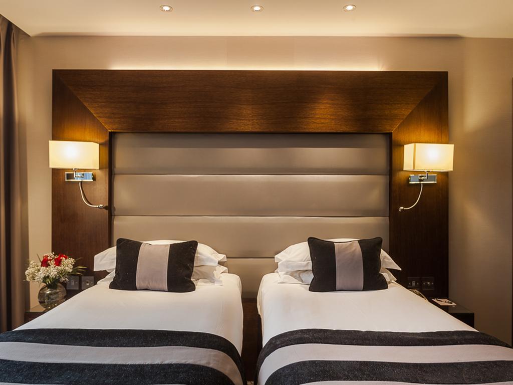 Park Grand Heathrow Hotel Hounslow Bagian luar foto