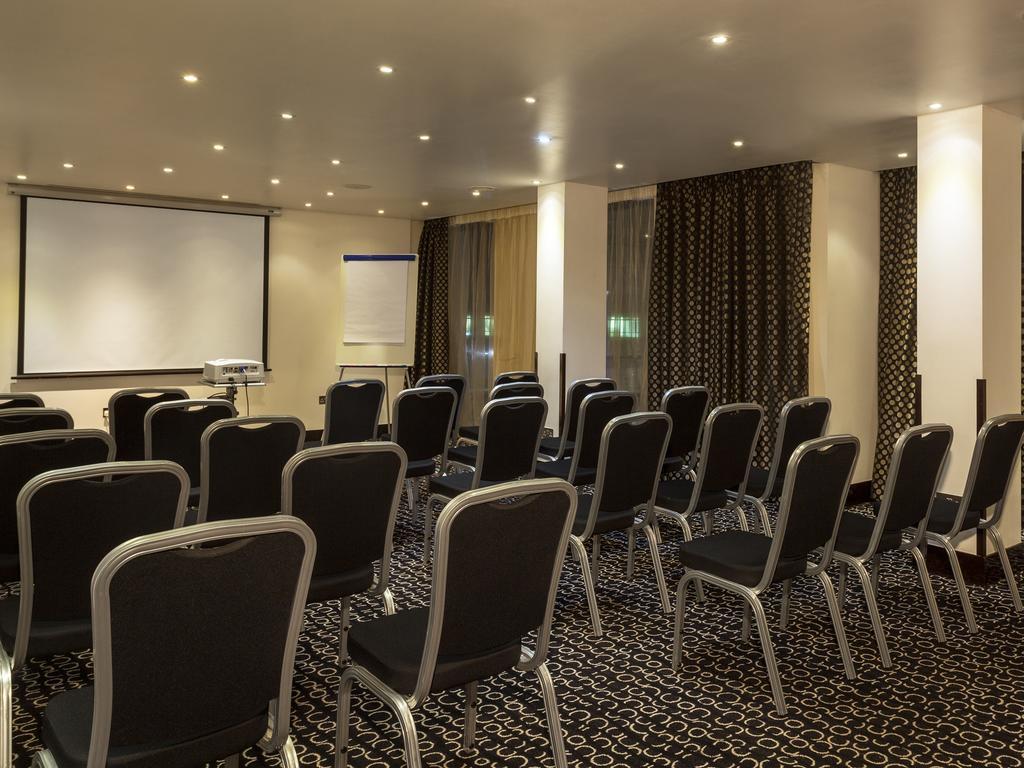 Park Grand Heathrow Hotel Hounslow Bagian luar foto