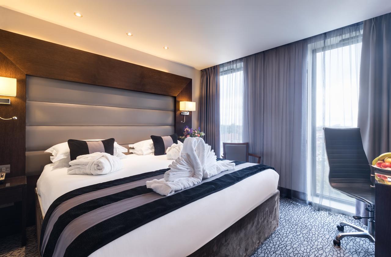 Park Grand Heathrow Hotel Hounslow Bagian luar foto