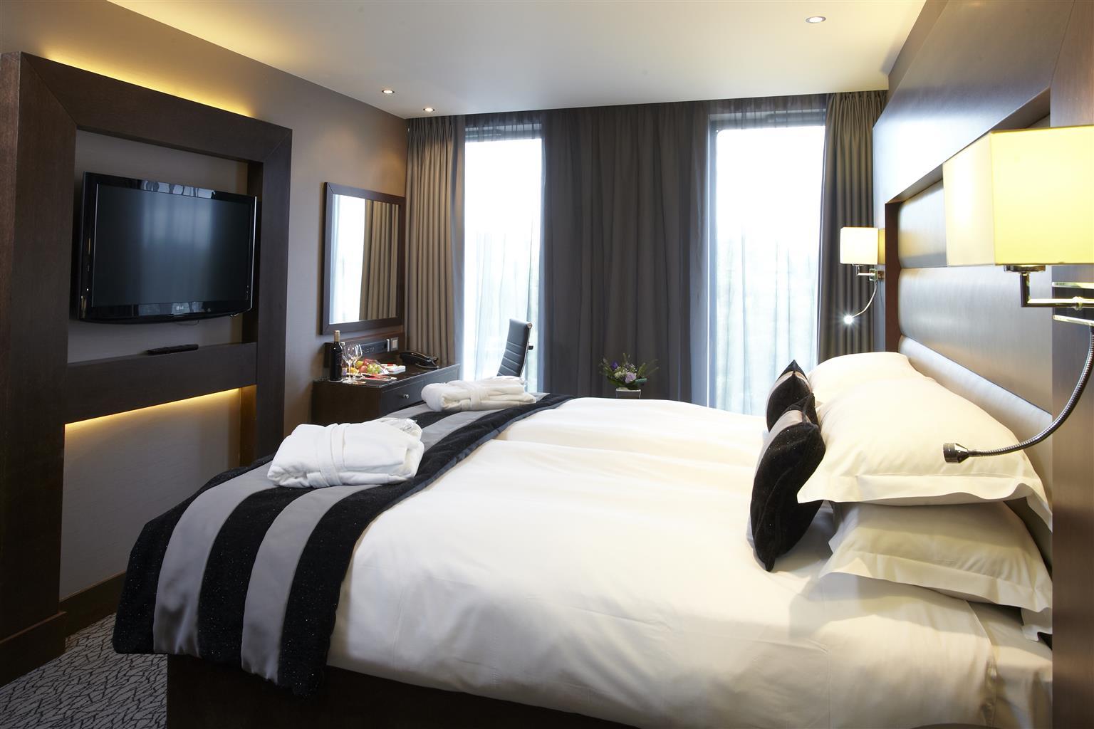 Park Grand Heathrow Hotel Hounslow Bagian luar foto