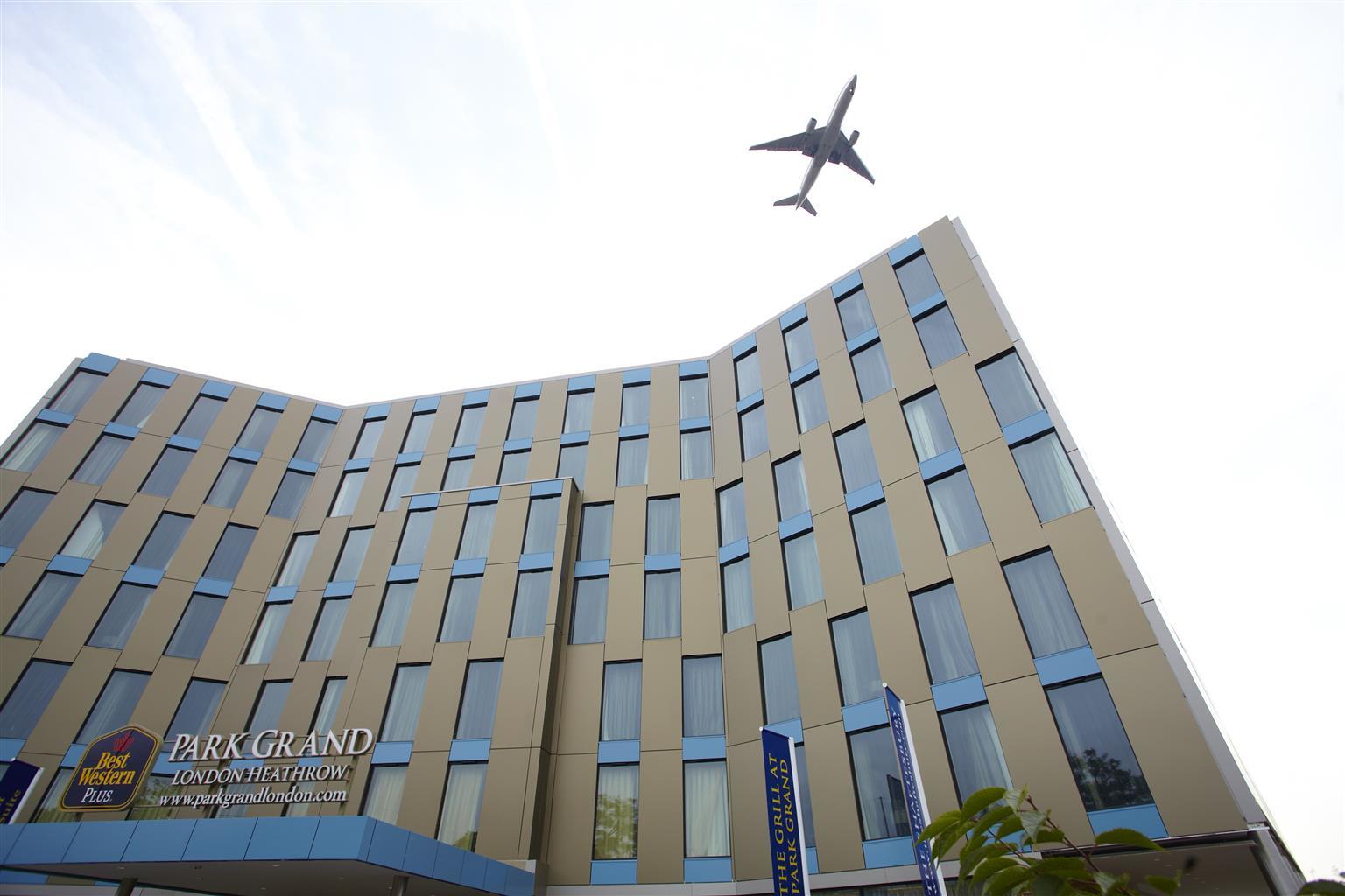 Park Grand Heathrow Hotel Hounslow Bagian luar foto