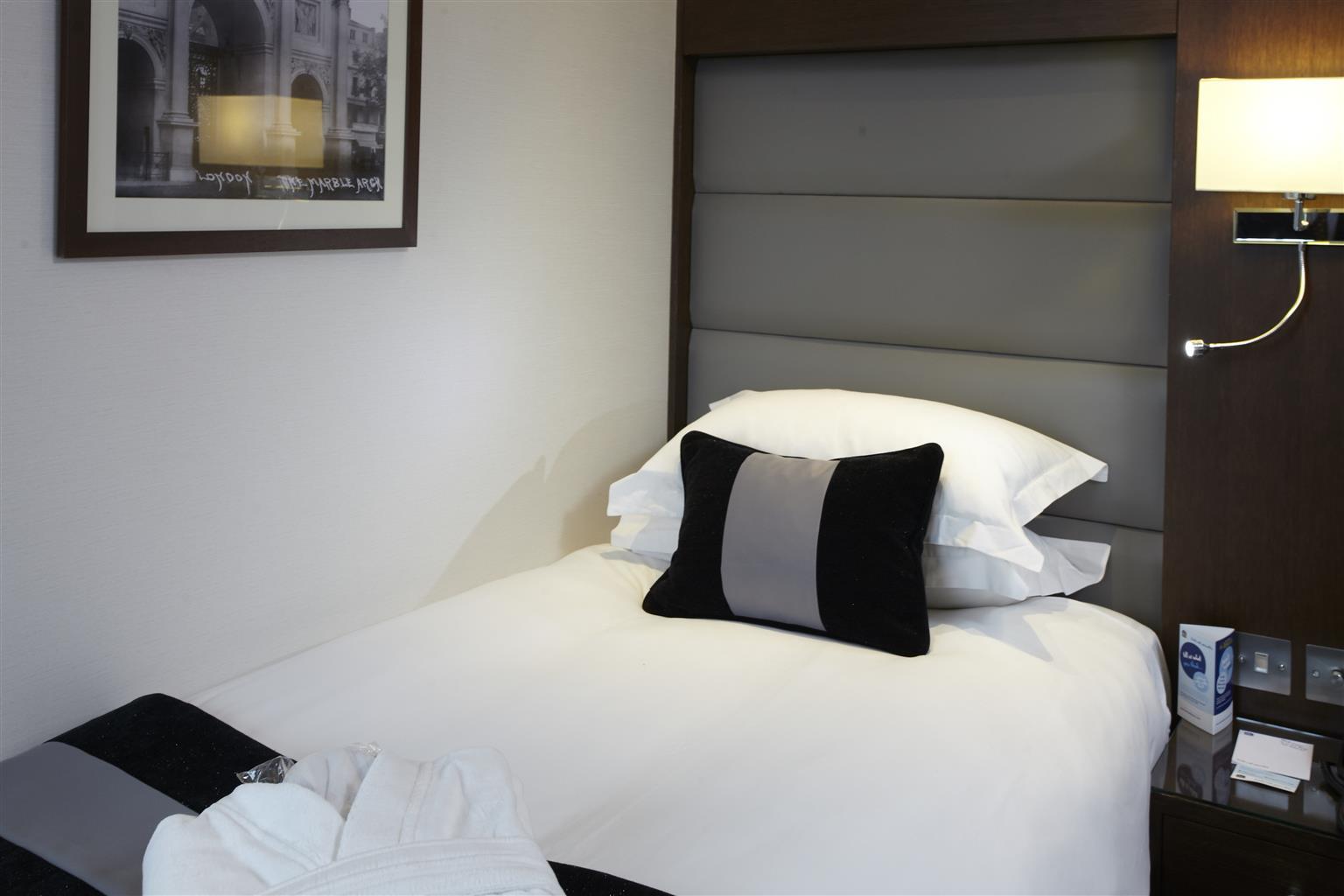 Park Grand Heathrow Hotel Hounslow Bagian luar foto