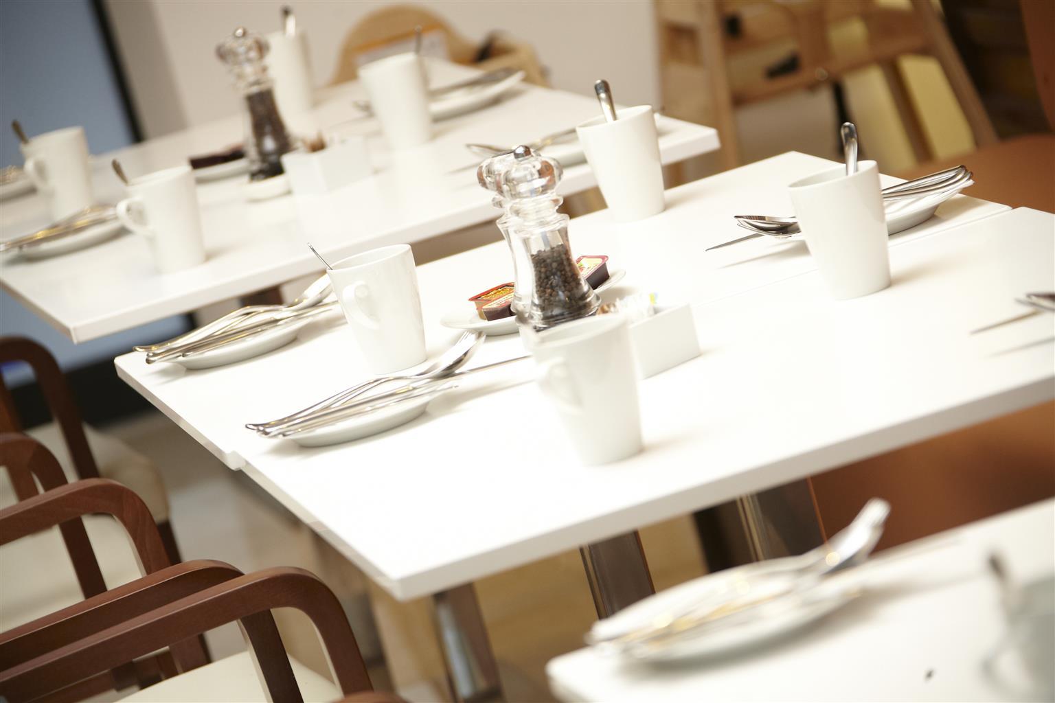 Park Grand Heathrow Hotel Hounslow Bagian luar foto