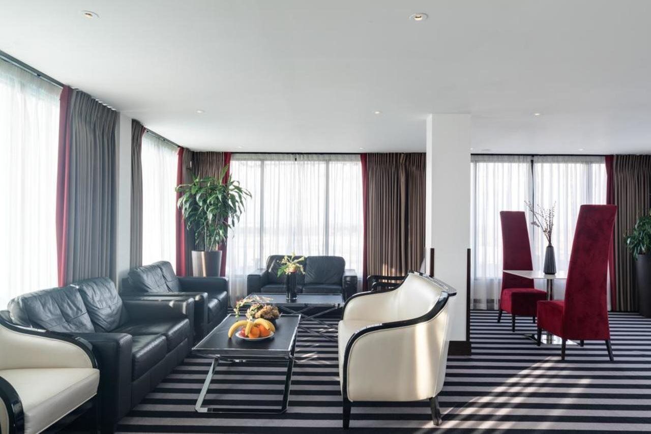 Park Grand Heathrow Hotel Hounslow Bagian luar foto