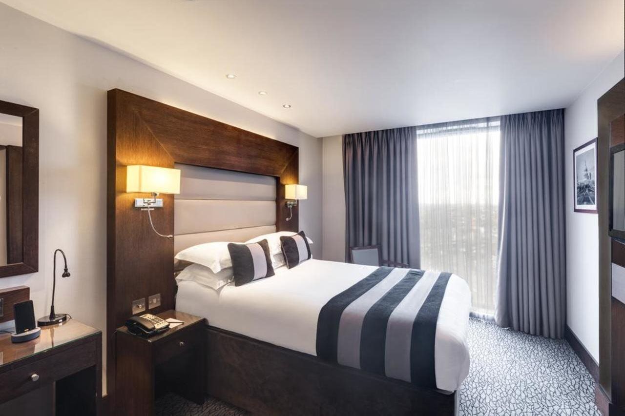 Park Grand Heathrow Hotel Hounslow Bagian luar foto